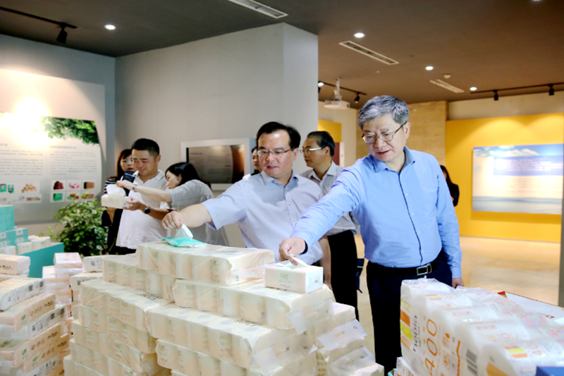 2019年 5月22日，時(shí)任浙江省社會組織綜合黨委專職副書記、省民政廳社會組織管理局局長蔡國華蒞臨景興紙業(yè)調(diào)研企業(yè)發(fā)展情況和黨建工作