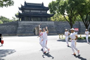 笑臉與熱情刷屏！這名火炬手是景興人！